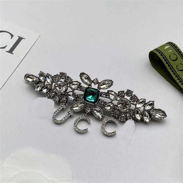 2023 new gujia letter rhinestone clip brass material pin fashion versatile hair band, Golden;silver
2023 new gujia letter rhinestone clip brass material pin fashion versatile hair band, Golden;silver