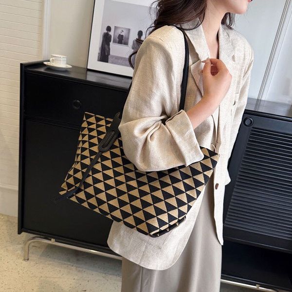 brand day packs high capacity bag for women 2023 new korean version simple texture portable shoulder bag mesh trendy crossbody tote bag
brand day packs high capacity bag for women 2023 new korean version simple texture portable shoulder bag mesh trendy crossbody tote bag