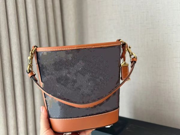 9a designer classic retro new bucket bag casualalong with the gender one shoulder crossbody bag
9a designer classic retro new bucket bag casualalong with the gender one shoulder crossbody bag