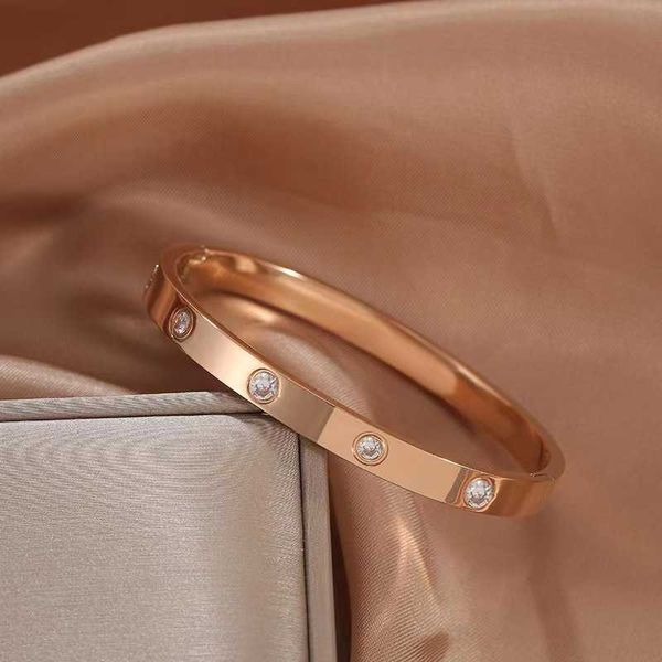 advanced sense classic carti diamonds 18k rose gold titanium steel bracelet ins small design feel hand jewelry does not fade with logo, Black
advanced sense classic carti diamonds 18k rose gold titanium steel bracelet ins small design feel hand jewelry does not fade with logo, Black