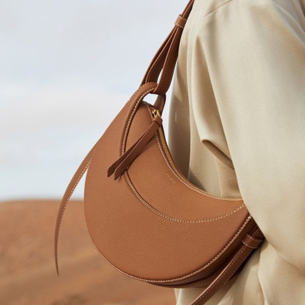 luxurys handbags designer bag the women underarm crescent moon bag leather material fashion niche one shoulder saddle bags adjustable should
luxurys handbags designer bag the women underarm crescent moon bag leather material fashion niche one shoulder saddle bags adjustable should