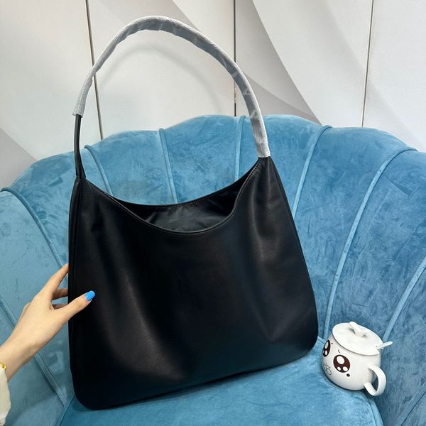 2023 new women's shoulder bag high-end custom handbag made of cowhide material leather smooth and delicate this bag is very cool large
2023 new women's shoulder bag high-end custom handbag made of cowhide material leather smooth and delicate this bag is very cool large