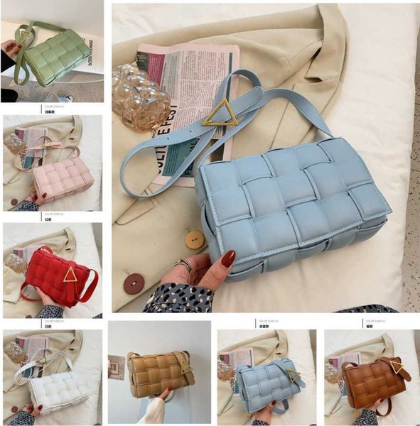 designer 5a cassette mini woven b crossbody bag v fashion women's woven bag tofu block small square bag 230625
designer 5a cassette mini woven b crossbody bag v fashion women's woven bag tofu block small square bag 230625
