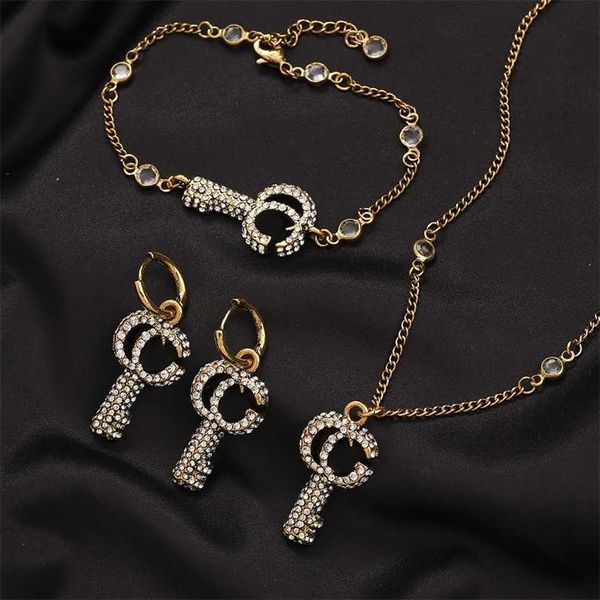 2023 gujia new key fashion old jewelry set women's necklace bracelet g letter earrings, Golden
2023 gujia new key fashion old jewelry set women's necklace bracelet g letter earrings, Golden