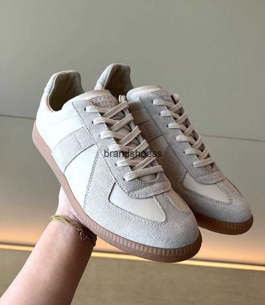 popular maisons men sneakers shoes suede leather trainers rubber sole technical runner sports stitching low-outdoor casual walking eu38-46, Black
popular maisons men sneakers shoes suede leather trainers rubber sole technical runner sports stitching low-outdoor casual walking eu38-46, Black