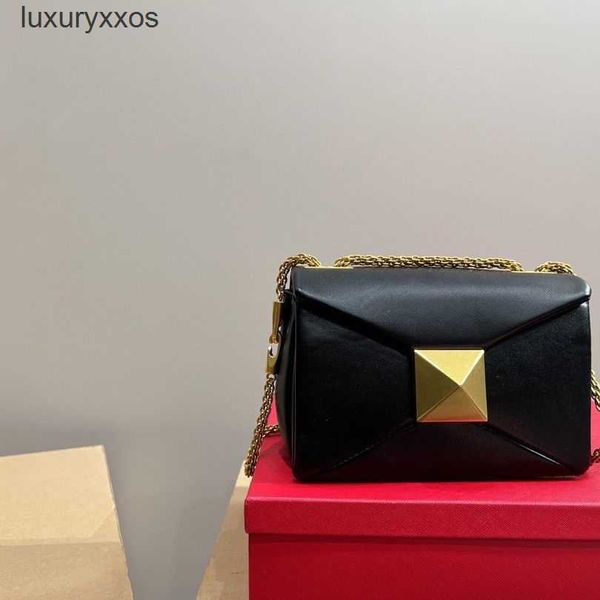 fashionable valention designer bag bags women's high simple grade tofu light luxury chain one star style
fashionable valention designer bag bags women's high simple grade tofu light luxury chain one star style