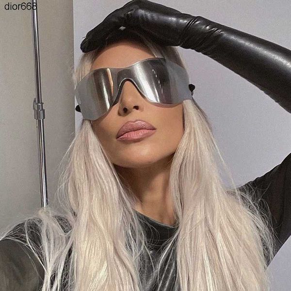 kanye y2k all-in-one windproof mens sunglasses for womens personality ins drawstring frameless designer sunglasses brands, White;black
kanye y2k all-in-one windproof mens sunglasses for womens personality ins drawstring frameless designer sunglasses brands, White;black