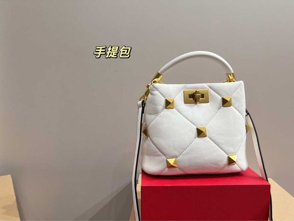 valentiino purse designer lady bags 2023 bag spring/summer fashion simple bucket diamond latch lock 2023 knob rivet one shoulder handbag wom
valentiino purse designer lady bags 2023 bag spring/summer fashion simple bucket diamond latch lock 2023 knob rivet one shoulder handbag wom