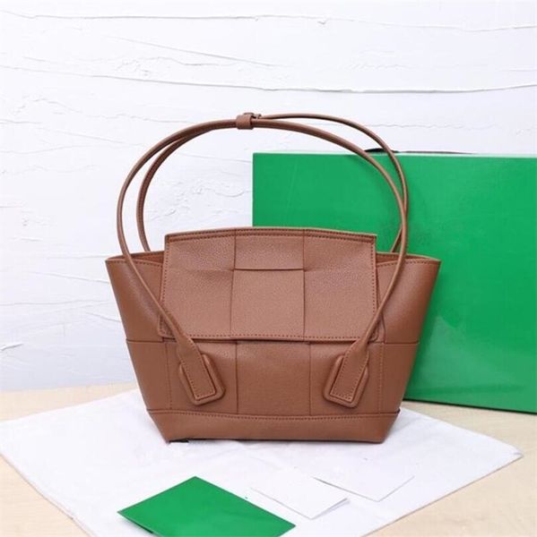 arco tote bag weave grained calfskin smooth leather fashion trend simple luxurys women shoulder handbag
arco tote bag weave grained calfskin smooth leather fashion trend simple luxurys women shoulder handbag