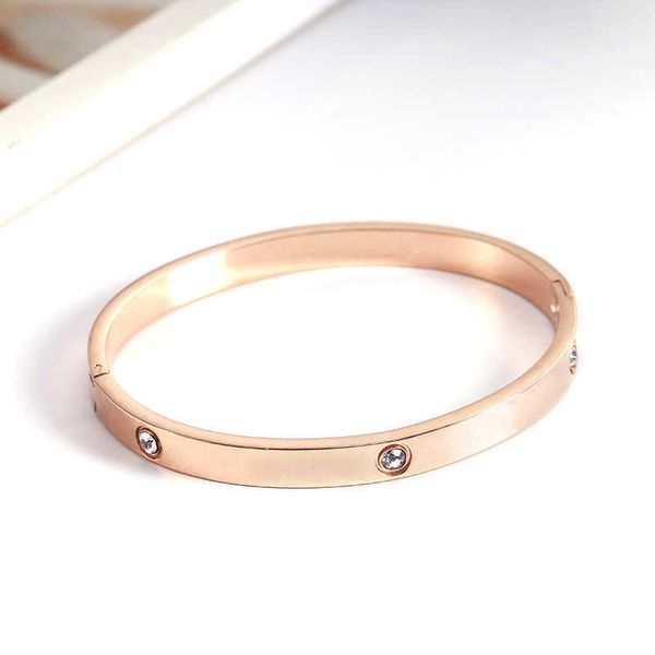 advanced sense fashionable and minimalist carti 18k advanced edition full diamond bracelet stainless steel titanium steel with logo, Black
advanced sense fashionable and minimalist carti 18k advanced edition full diamond bracelet stainless steel titanium steel with logo, Black