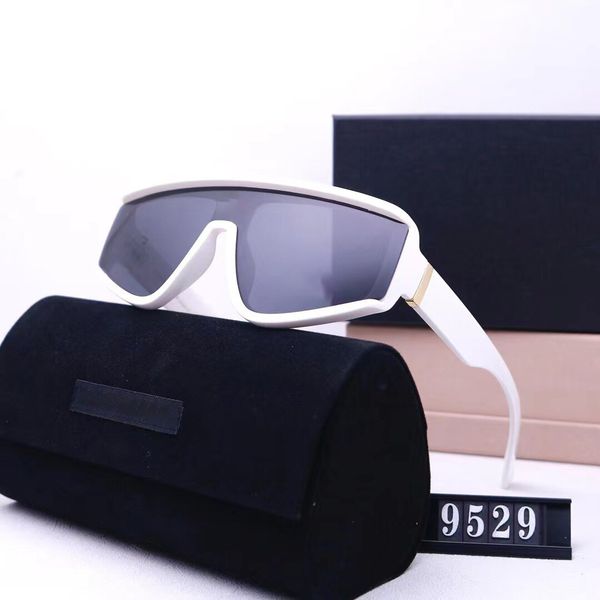 classic fashion glasses designers luxury sunglasses for women waterproof polarizing light men glasses street fashion beach catwalk suitable, White;black
classic fashion glasses designers luxury sunglasses for women waterproof polarizing light men glasses street fashion beach catwalk suitable, White;black