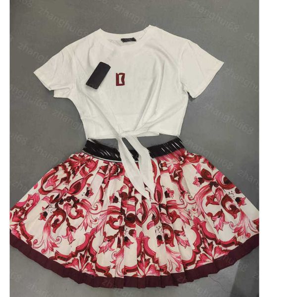 23ss womens designer clothing skirt set cotton letter logo printed binding short-sleeved t-shirt letter ribbon patchwork pleated half skirt, White
23ss womens designer clothing skirt set cotton letter logo printed binding short-sleeved t-shirt letter ribbon patchwork pleated half skirt, White