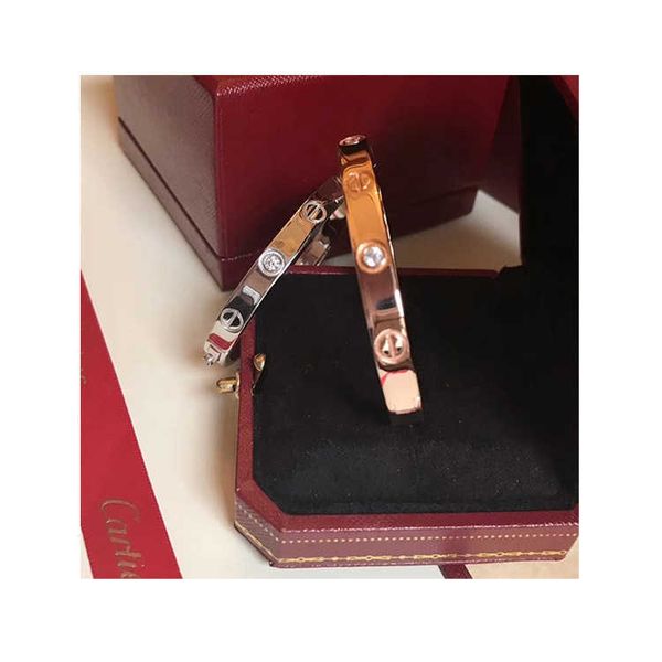 designer 925 sterling silver bracelet women's smooth face fashion classic light luxury style white gold rose carti matching ins with lo, Black
designer 925 sterling silver bracelet women's smooth face fashion classic light luxury style white gold rose carti matching ins with lo, Black