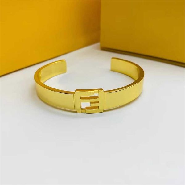 2023 new personality simple street english alphabet separation brass material fashion bracelet female, Black
2023 new personality simple street english alphabet separation brass material fashion bracelet female, Black