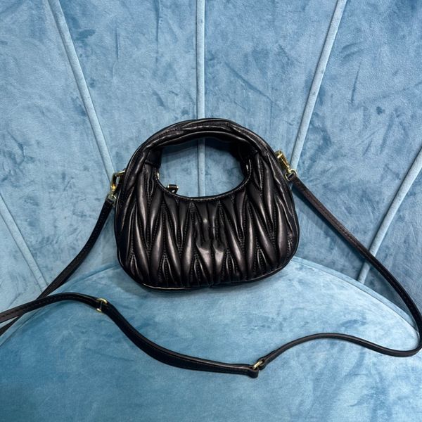 2026 new women's crossbody bag high-end quality single shoulder bag sheepskin material handbag retro frosted hardware bag overall stron
2026 new women's crossbody bag high-end quality single shoulder bag sheepskin material handbag retro frosted hardware bag overall stron