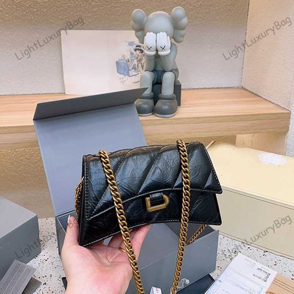 2023 newly arrived designer letter b hourglass bags fashion shoulder crossbody bag women crocodile leather luxury handbags female classic pu
2023 newly arrived designer letter b hourglass bags fashion shoulder crossbody bag women crocodile leather luxury handbags female classic pu