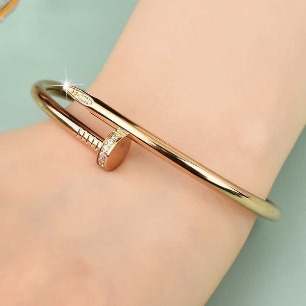 designer new classic rose gold colorless nail couple bracelet fashion premium light luxury gift bracelet for men and women with logo, Black
designer new classic rose gold colorless nail couple bracelet fashion premium light luxury gift bracelet for men and women with logo, Black