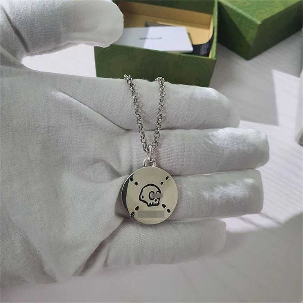 2023 gujia s925 sterling silver classic double skull head round pendant high end couple same g family necklace
2023 gujia s925 sterling silver classic double skull head round pendant high end couple same g family necklace