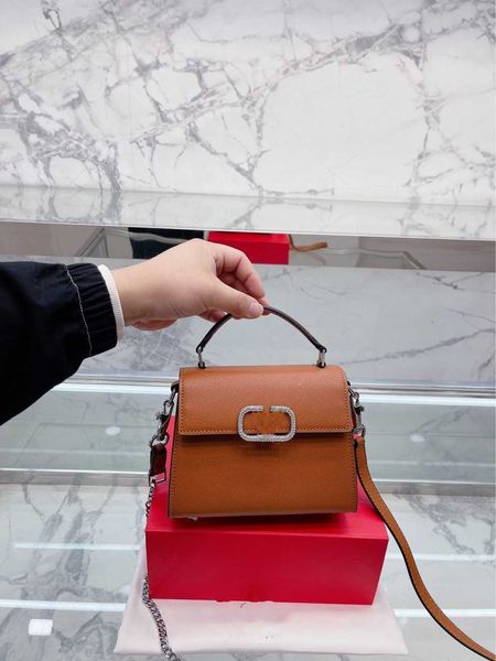 valentiino 22 designer bag mini exquisite lady purse bags diamond 2023 autumn and v winter hardware lock postman portable shoulder messenger
valentiino 22 designer bag mini exquisite lady purse bags diamond 2023 autumn and v winter hardware lock postman portable shoulder messenger