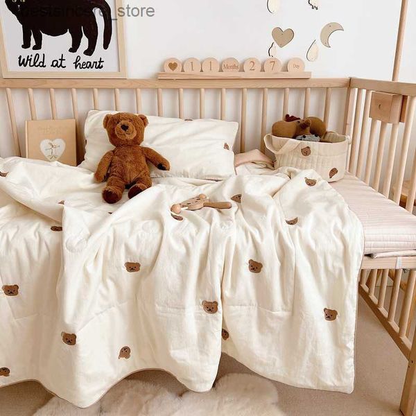 baby spring summer quilt blanket bear embroidered cotton baby comforter blanket for newborn quilts cover baby bedding l230522
baby spring summer quilt blanket bear embroidered cotton baby comforter blanket for newborn quilts cover baby bedding l230522