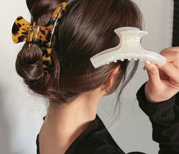 large leopard print hair claw clip versatile hair accessory multiple styles available enhance your hairstyle with our unique hair clip
large leopard print hair claw clip versatile hair accessory multiple styles available enhance your hairstyle with our unique hair clip