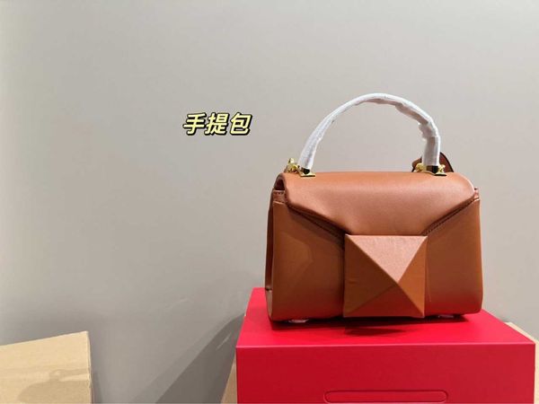 valentiino designer bags style charm bag 2023 lady 23 cover purse spring/summer trend fashion rivet small square handheld one shoulder cross
valentiino designer bags style charm bag 2023 lady 23 cover purse spring/summer trend fashion rivet small square handheld one shoulder cross