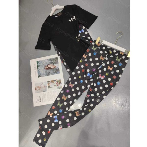 23ss womens designer clothing women tracksuit yoga suit crew-neck cotton spliced logo printed short-sleeved t-shirt stretch slimming legging, White
23ss womens designer clothing women tracksuit yoga suit crew-neck cotton spliced logo printed short-sleeved t-shirt stretch slimming legging, White