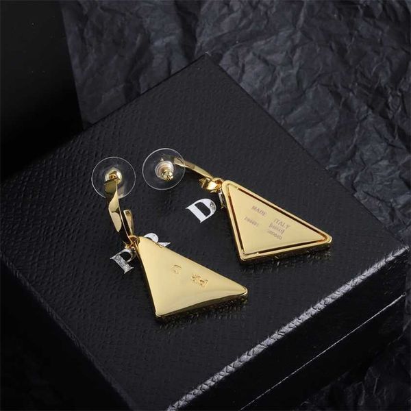 2023 pujia inverted triangle new with p letter light luxury mesh red men's women's and earrings, Golden 
2023 pujia inverted triangle new with p letter light luxury mesh red men's women's and earrings, Golden