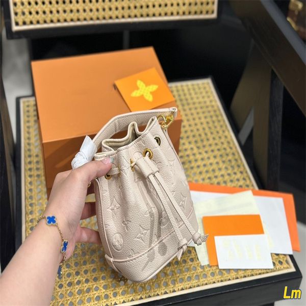 luxury designer womens handbag solid color flower tote bags shopping bag purse fashion genuine leather mini classic letter clutch purses dro
luxury designer womens handbag solid color flower tote bags shopping bag purse fashion genuine leather mini classic letter clutch purses dro