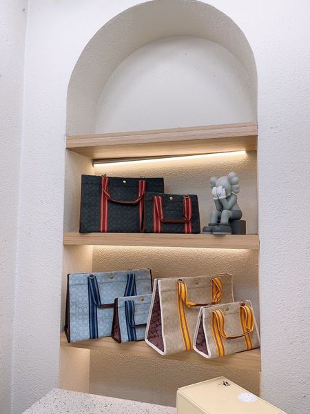 luxury designer handbags women canvas handbags casual small fragrance bags with small bags classic fashion trendy style various fashion hand
luxury designer handbags women canvas handbags casual small fragrance bags with small bags classic fashion trendy style various fashion hand