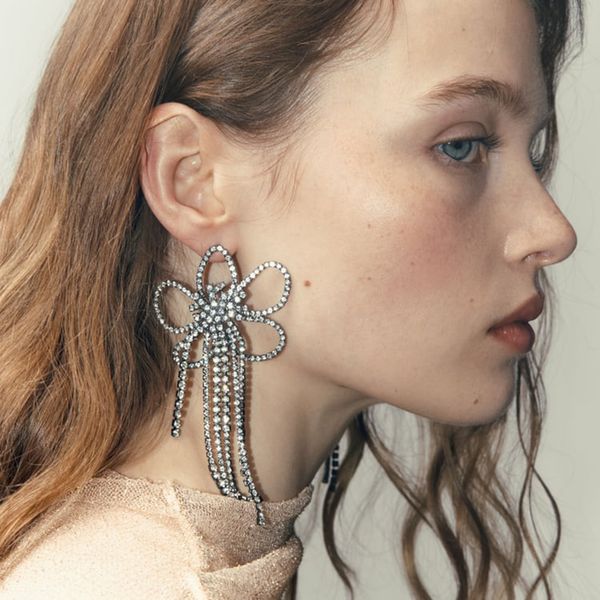 leading lady fancy 2023 you are the trend dangle drop earrings old fashion big diamonds plating cold wind shining flowers white gem rhinesto, Silver
leading lady fancy 2023 you are the trend dangle drop earrings old fashion big diamonds plating cold wind shining flowers white gem rhinesto, Silver