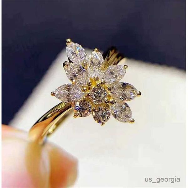 band rings luxury female white crystal stone flower ring charm gold wedding rings for women cute bride zircon engagement ring r230625, Silver
band rings luxury female white crystal stone flower ring charm gold wedding rings for women cute bride zircon engagement ring r230625, Silver
