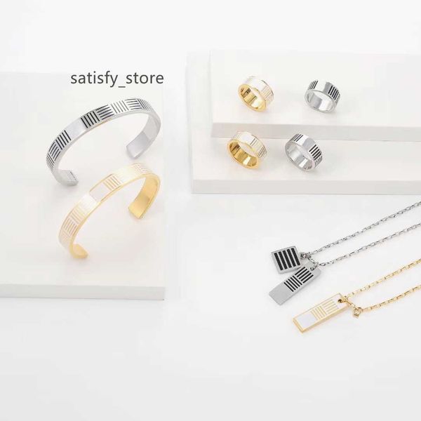 europe america fashion jewelry sets men lady women silver/gold-colour hardware enamel stripes engraved v letter damier white motif necklace
europe america fashion jewelry sets men lady women silver/gold-colour hardware enamel stripes engraved v letter damier white motif necklace