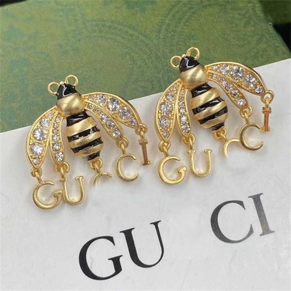 2023 gujia little bee dropping glue rhinestone letter popular design french 925 silver needle earrings, Golden
2023 gujia little bee dropping glue rhinestone letter popular design french 925 silver needle earrings, Golden