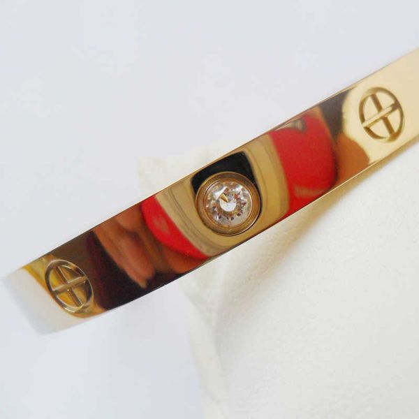 designer new straight stainless steel carti love couple bracelet the fifth generation of carved screw position does not fade with logo, Black
designer new straight stainless steel carti love couple bracelet the fifth generation of carved screw position does not fade with logo, Black