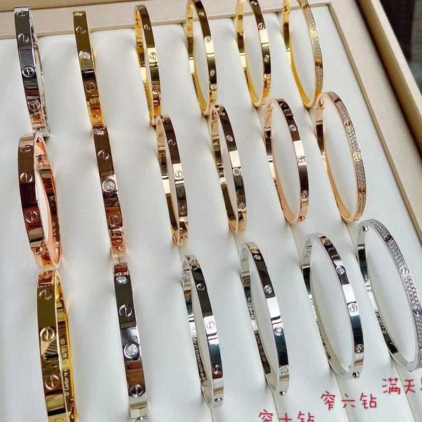 high-quality carti bracelet 925 sterling silver plated 18k gold classic screw pattern smooth face four diamond six diamond wide narrow full, Black
high-quality carti bracelet 925 sterling silver plated 18k gold classic screw pattern smooth face four diamond six diamond wide narrow full, Black