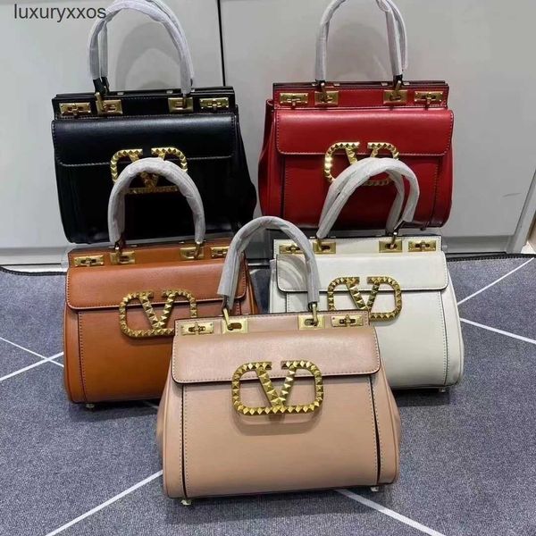 texture valention designer bag bags metal double-sided rotary lock handbag women's cowhide small square with double single shoulder cro
texture valention designer bag bags metal double-sided rotary lock handbag women's cowhide small square with double single shoulder cro