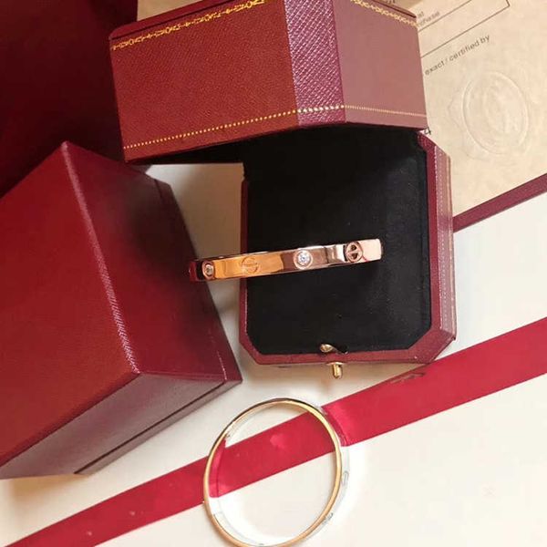 designer new 925 sterling silver bracelet women's smooth face fashion classic light luxury style white gold rose carti matching ins 5um, Black
designer new 925 sterling silver bracelet women's smooth face fashion classic light luxury style white gold rose carti matching ins 5um, Black