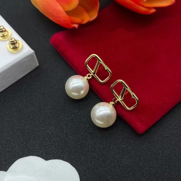 branded luxury design large pearl stud 18k gold women letter logo engrave dangle earrings girls wedding jewelry mother gift, Golden;silver
branded luxury design large pearl stud 18k gold women letter logo engrave dangle earrings girls wedding jewelry mother gift, Golden;silver