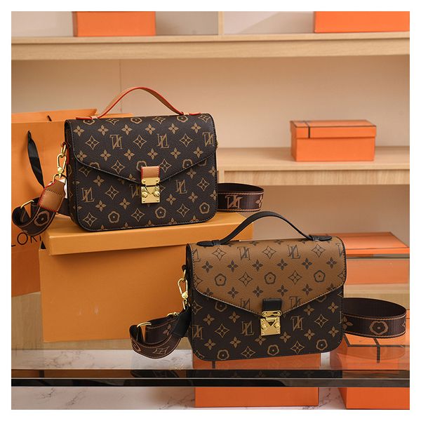 2023 new fashion printed small square bag with foreign style messenger bag wide shoulder strap single shoulder bag crossbody bag
2023 new fashion printed small square bag with foreign style messenger bag wide shoulder strap single shoulder bag crossbody bag