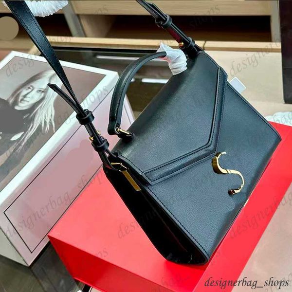 famous bag women shoulder bag three leather patterns three textures cowhide pattern deerskin pattern crocodile leather pattern metal letter
famous bag women shoulder bag three leather patterns three textures cowhide pattern deerskin pattern crocodile leather pattern metal letter