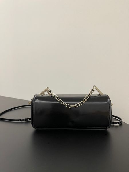 2023 new women's crossbody bag shoulder bag with mirror inside and short chain handle can be used as a clutch or handbag
2023 new women's crossbody bag shoulder bag with mirror inside and short chain handle can be used as a clutch or handbag
