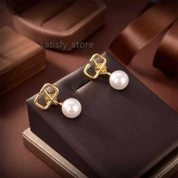 drop pearl earrings gold dangle earring designer for woman fashion luxury brand letter v mans stud earings girls ear studs weddings gift, Silver
drop pearl earrings gold dangle earring designer for woman fashion luxury brand letter v mans stud earings girls ear studs weddings gift, Silver