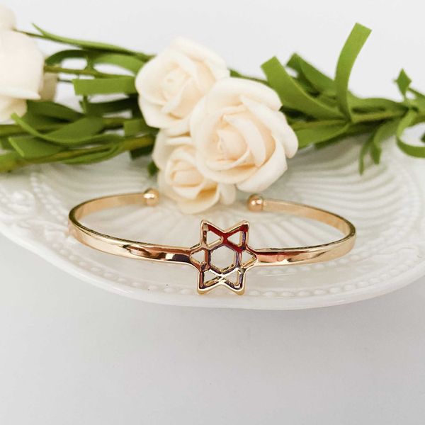 original designer c-type bracelet six-pointed star openwork adjustable carti with logo, Golden;silver
original designer c-type bracelet six-pointed star openwork adjustable carti with logo, Golden;silver