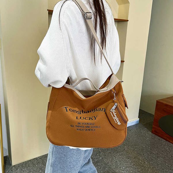 canvas bag 2023 new women's bag casual versatile crossbody bag large capacity commuting portable shoulder bag
canvas bag 2023 new women's bag casual versatile crossbody bag large capacity commuting portable shoulder bag