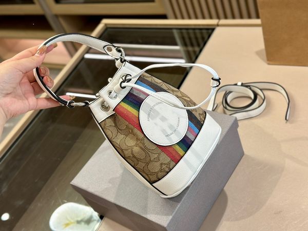 2023 designer handbags women's fashion small handbags classic trend rainbow cilantro bag fashion trendy style variety
2023 designer handbags women's fashion small handbags classic trend rainbow cilantro bag fashion trendy style variety