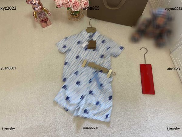 luxury tracksuits designer baby clothes kids summer suits 2pcs logo printed lapel t-shirt and elastic waist shorts #multiple product, White
luxury tracksuits designer baby clothes kids summer suits 2pcs logo printed lapel t-shirt and elastic waist shorts #multiple product, White