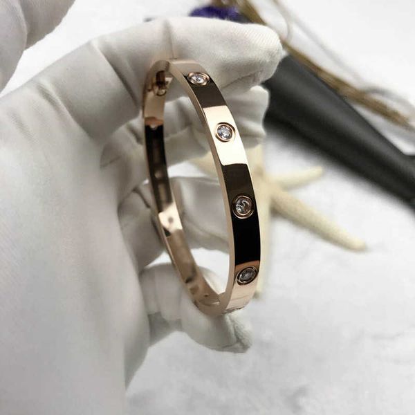 18k rose gold titanium steel bracelet for men and women's couples korean classic bracelet as a gift for valentine's day oet3, Black
18k rose gold titanium steel bracelet for men and women's couples korean classic bracelet as a gift for valentine's day oet3, Black