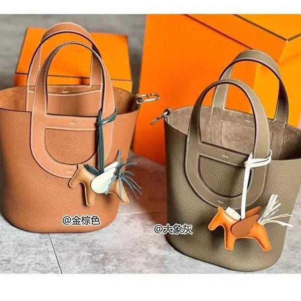 wholesale designer h ormes totes handbags familys new pure handmade wax thread pig nose vegetable basket bag tc cowhide fashion versatile ha
wholesale designer h ormes totes handbags familys new pure handmade wax thread pig nose vegetable basket bag tc cowhide fashion versatile ha