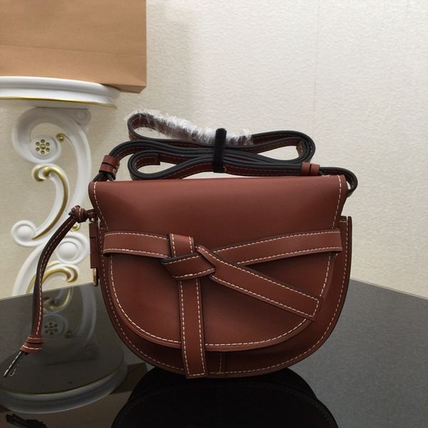 fashion designer saddle bag women shoulder bag mini gate dual bag soft calf leather bow decoration crossbody bag luxury handbag piece color
fashion designer saddle bag women shoulder bag mini gate dual bag soft calf leather bow decoration crossbody bag luxury handbag piece color